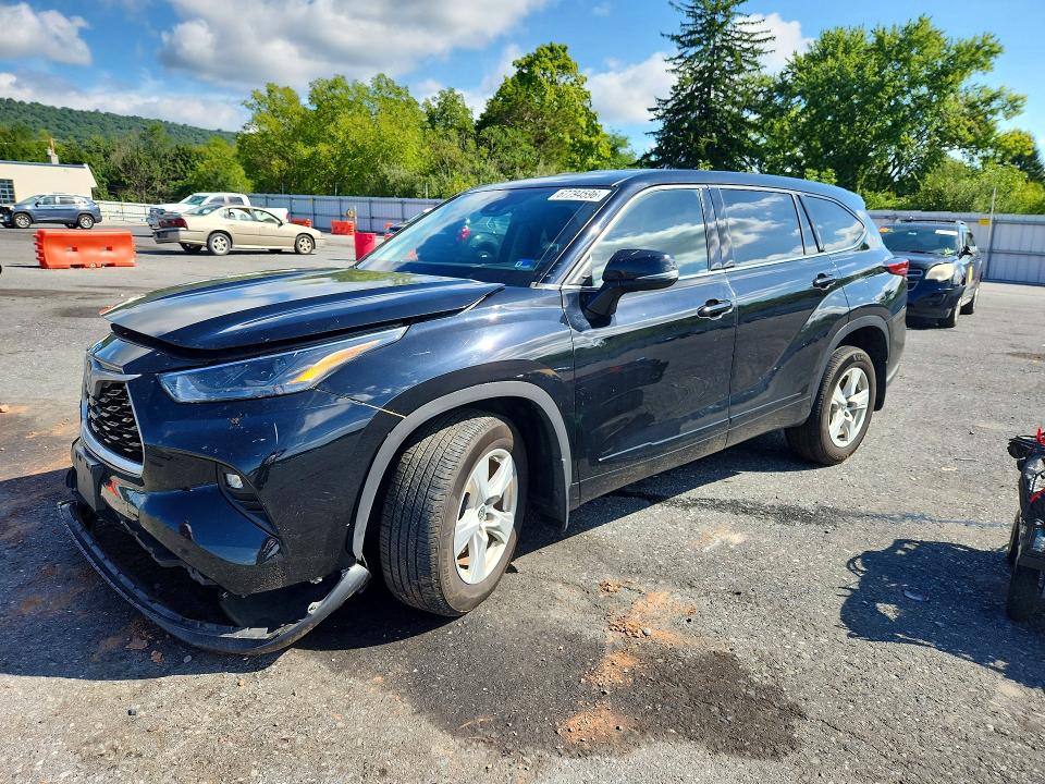 TOYOTA HIGHLANDER 2022 с VIN 5TDBZRBH9NS255904 - Снимка от търг
