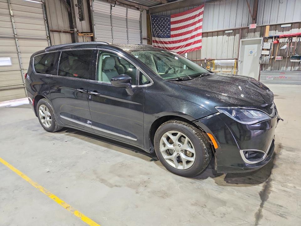 Фото 4 с аукциона – 2017 CHRYSLER PACIFICA с VIN 2C4RC1BG4HR510559