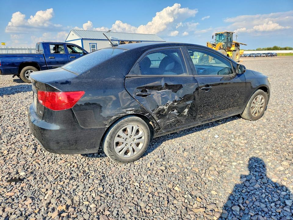 Фото 3 с аукциона – 2013 KIA FORTE с VIN KNAFU4A23D5720551