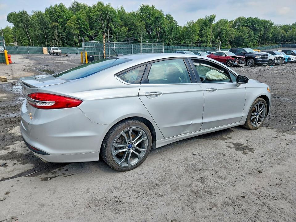 Photo 3 from auction – 2017 FORD FUSION with VIN 3FA6P0H70HR338474