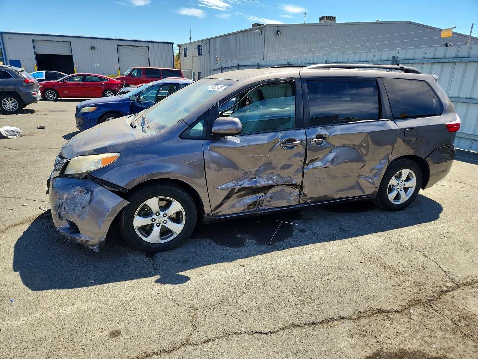 2015 TOYOTA SIENNA - Търг №67637426