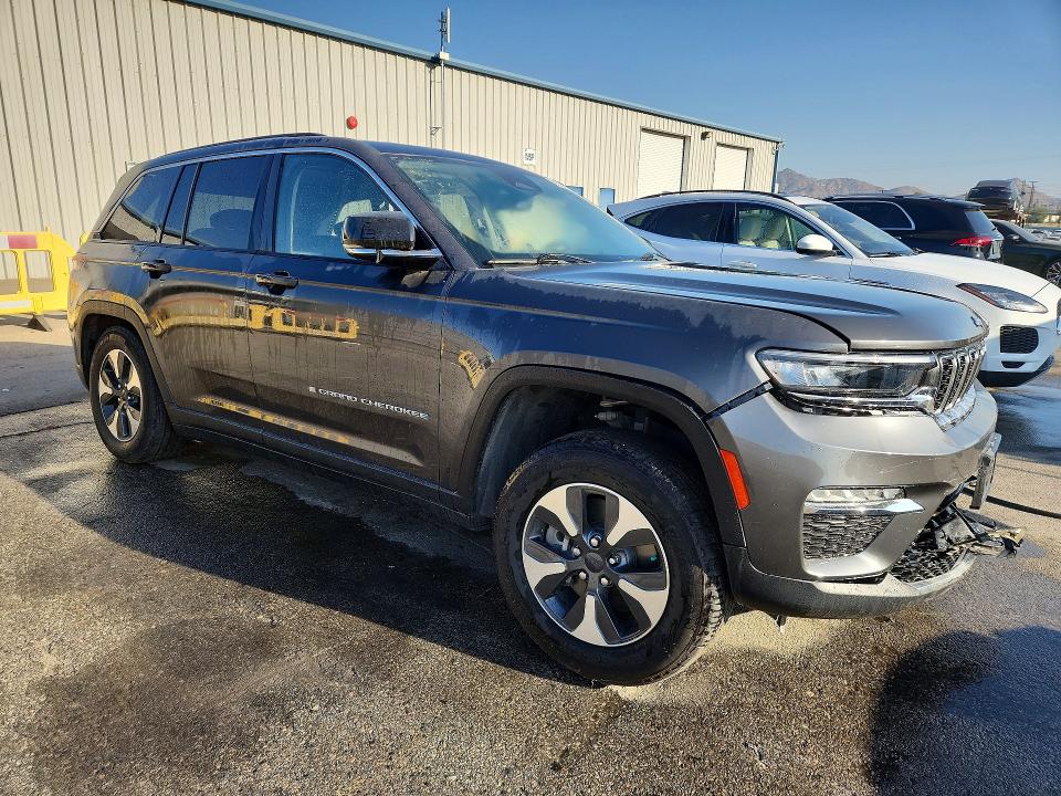 Снимка 4 от търг – 2022 JEEP GRAND CHEROKEE с VIN 1C4RJYB62N8716301
