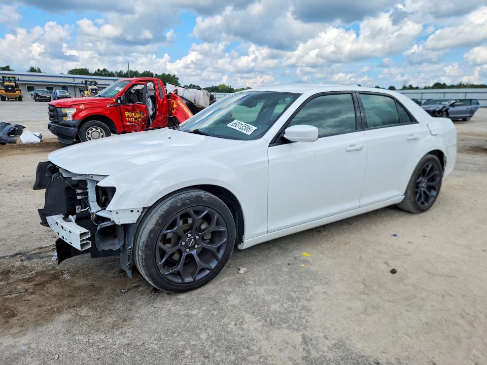 CHRYSLER 300 2019 with VIN 2C3CCABGXKH648050 - Photo from auction