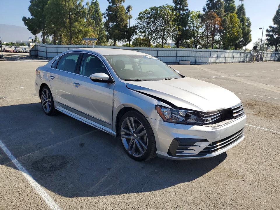 Photo 4 from auction – 2016 VOLKSWAGEN PASSAT with VIN 1VWAT7A33GC044464