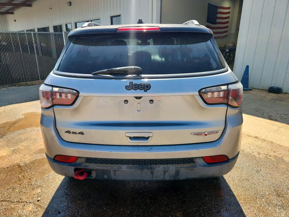 Photo 6 from auction – 2018 JEEP COMPASS with VIN 3C4NJDDB6JT199078