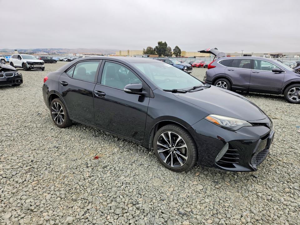 Снимка 4 от търг – 2017 TOYOTA COROLLA с VIN 5YFBURHE8HP723100