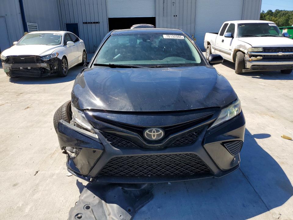 Снимка 5 от търг – 2018 TOYOTA CAMRY с VIN 4T1B11HK5JU032014