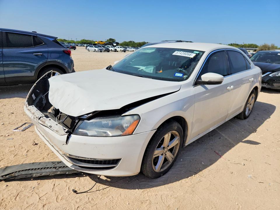 Снимка 1 от търг – 2013 VOLKSWAGEN PASSAT с VIN 1VWBH7A33DC084741