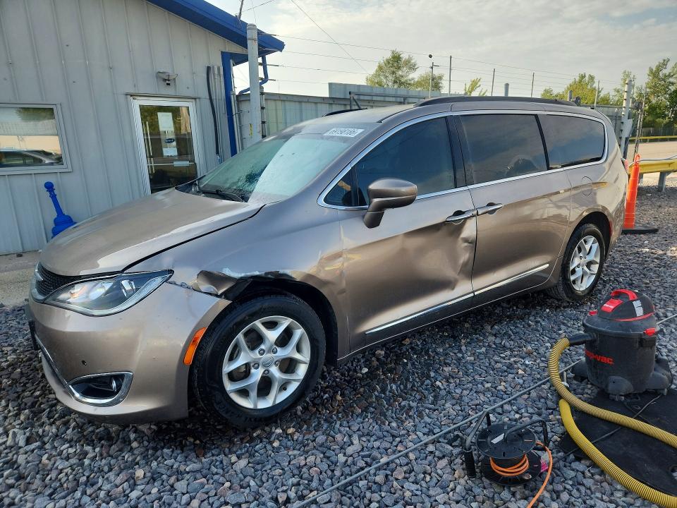 Photo 1 from auction – 2017 CHRYSLER PACIFICA with VIN 2C4RC1BG6HR777234