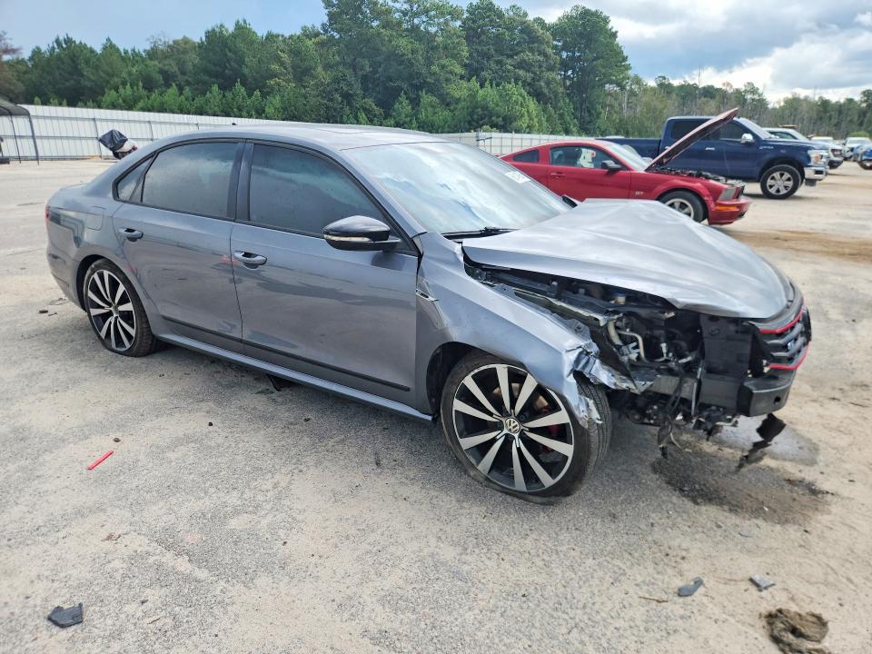Снимка 4 от търг – 2018 VOLKSWAGEN PASSAT с VIN 1VWJM7A36JC033804