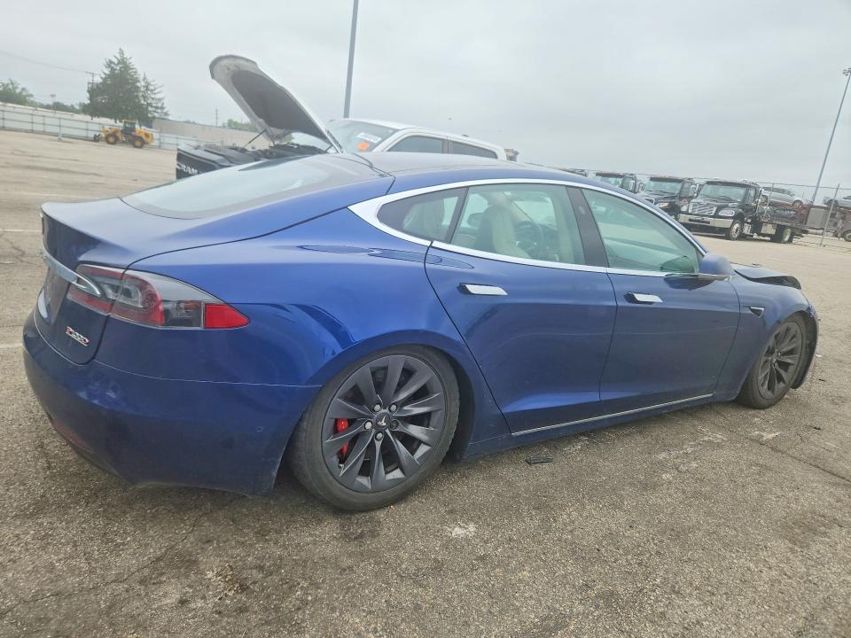 Фото 3 с аукциона – 2018 TESLA MODEL S с VIN 5YJSA1E47JF240558