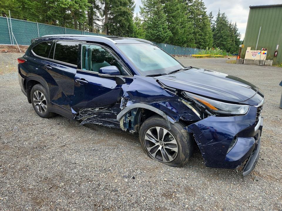 Photo 4 from auction – 2022 TOYOTA HIGHLANDER with VIN 5TDHZRBH7NS230008