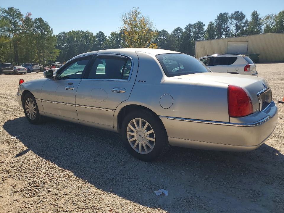 Снимка 2 от търг – 2007 LINCOLN TOWN CAR с VIN 1LNHM81W37Y639148