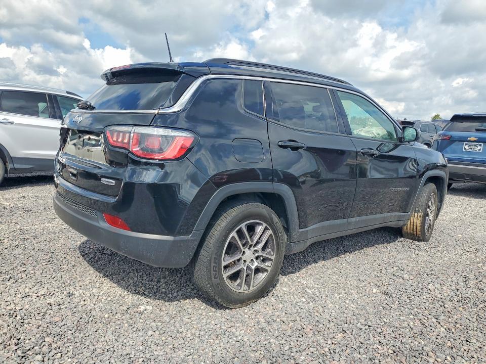 Фото 3 с аукциона – 2017 JEEP COMPASS с VIN 3C4NJCBB1HT632975