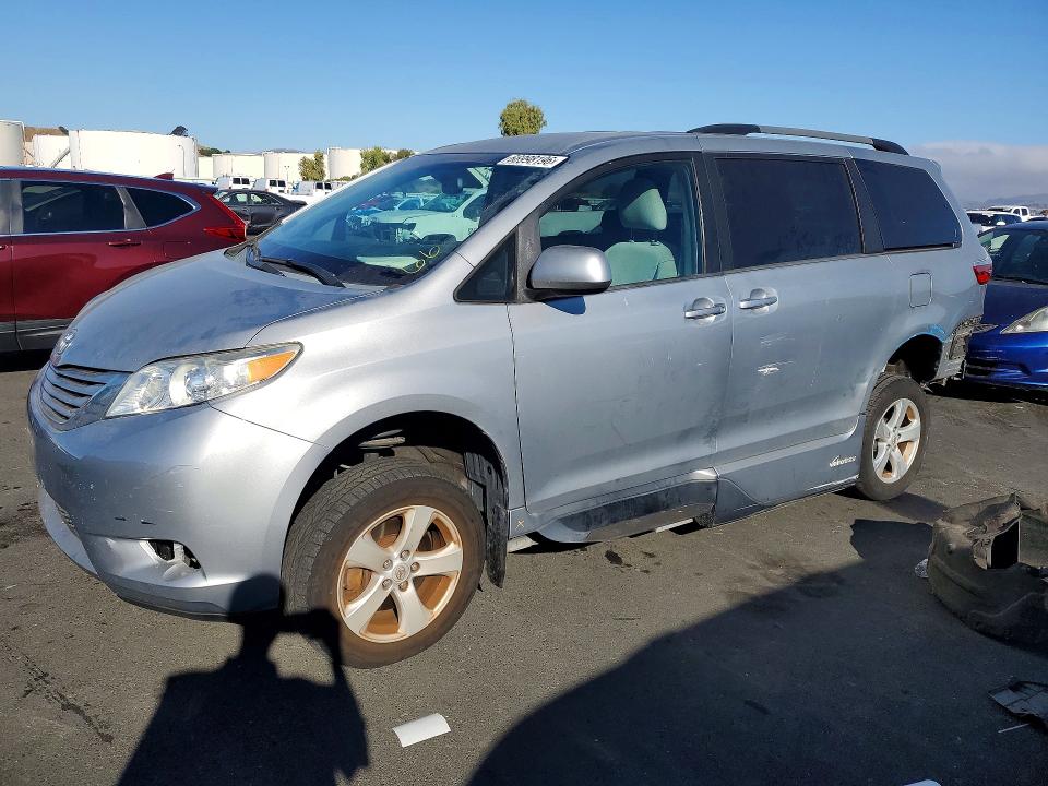 TOYOTA SIENNA 2016 with VIN 5TDKK3DC9GS692341 - Photo from auction