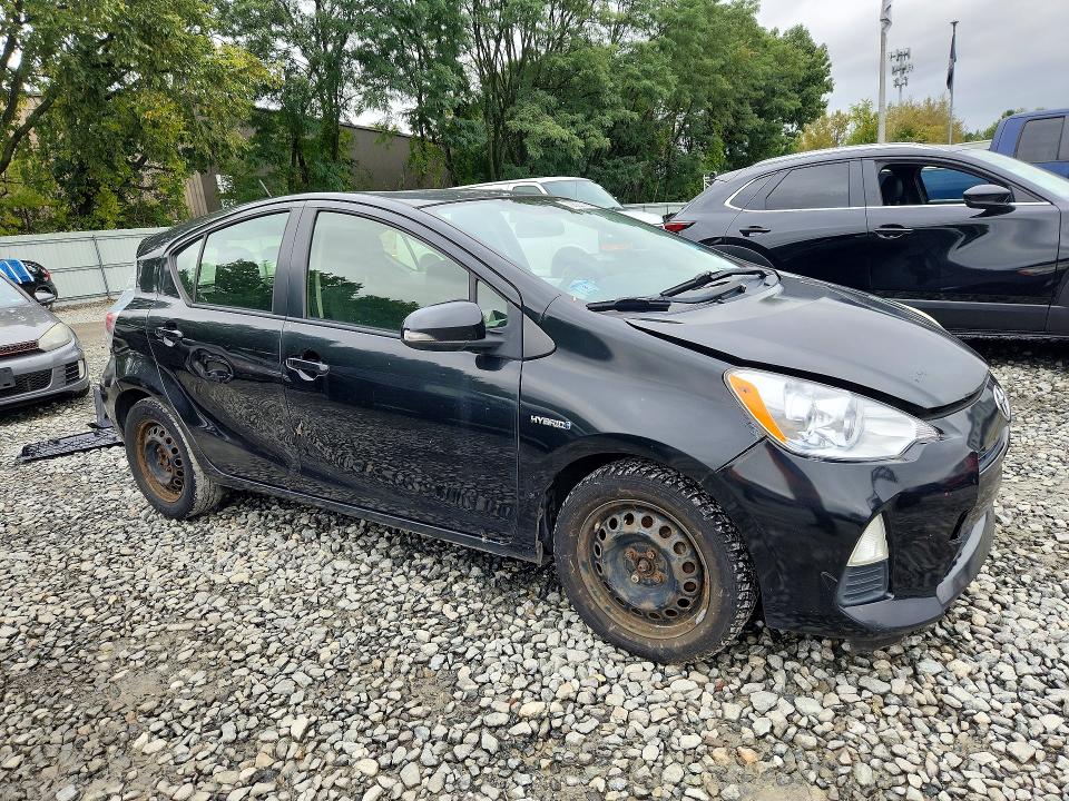 Photo 4 from auction – 2012 TOYOTA PRIUS C with VIN JTDKDTB34C1510064