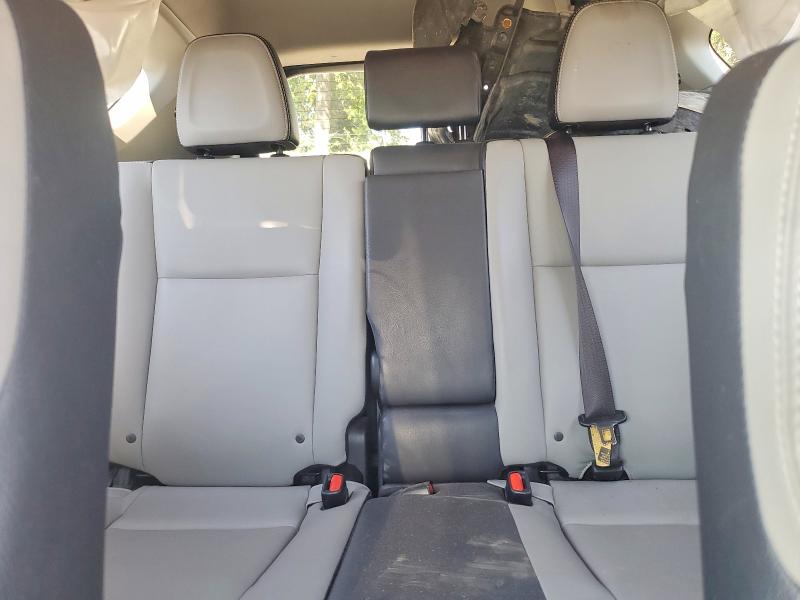 Photo 10 from auction – 2018 TOYOTA RAV4 with VIN JTMDFREV8JJ723762