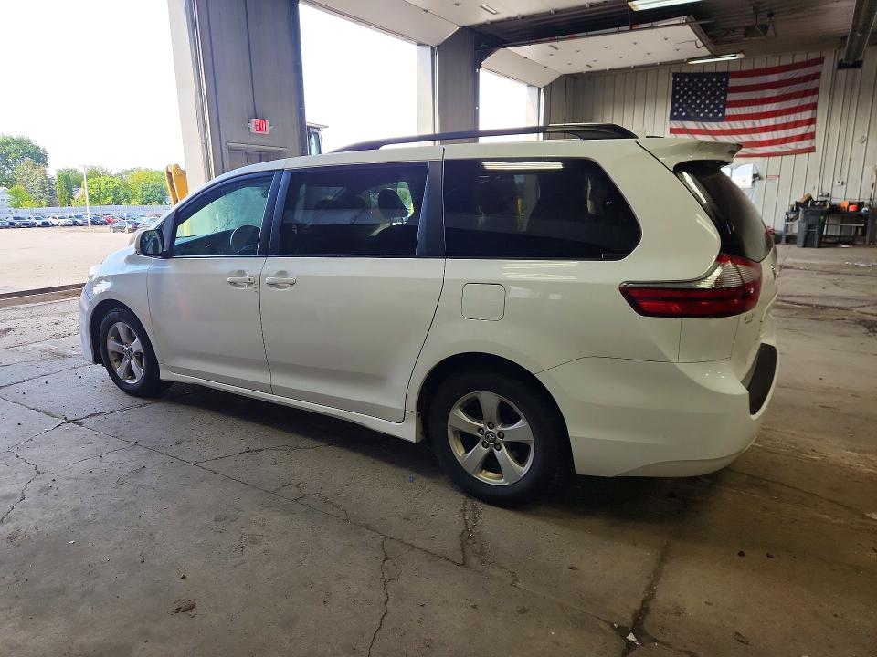 Photo 2 from auction – 2018 TOYOTA SIENNA with VIN 5TDKZ3DC7JS919576