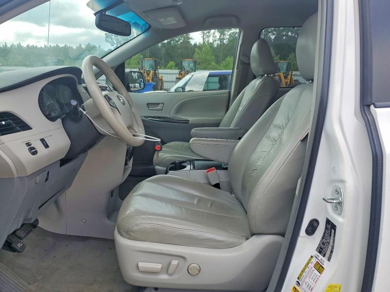 Photo 7 from auction – 2012 TOYOTA SIENNA with VIN 5TDKK3DC3CS268910