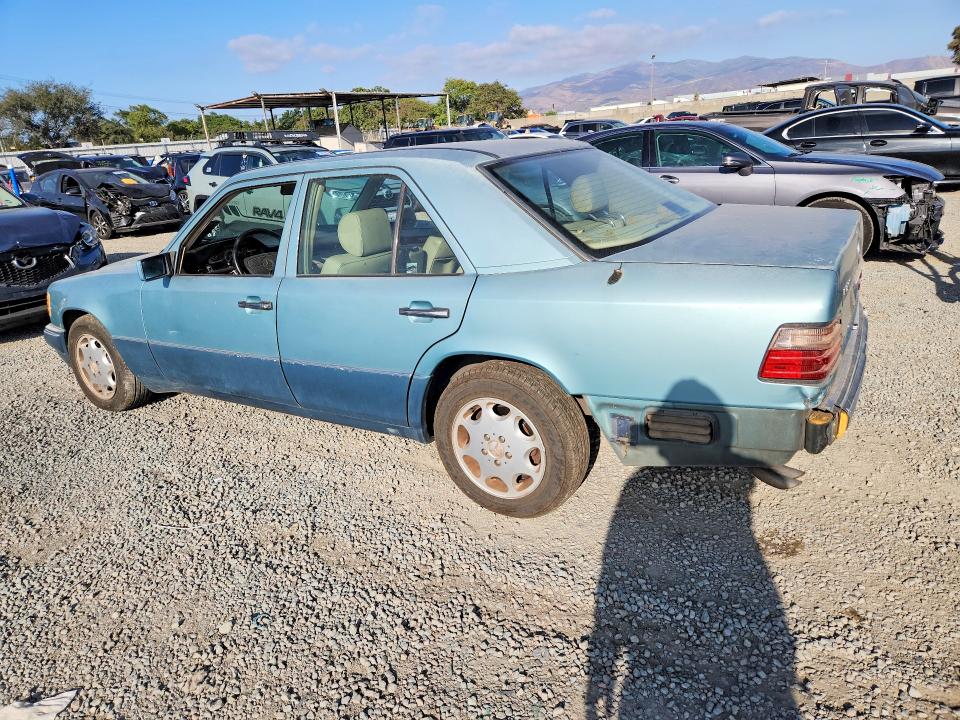 Photo 2 from auction – 1994 MERCEDES-BENZ E with VIN WDBEA32E3RC128823