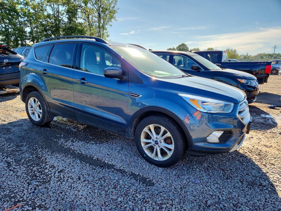 Foto 4 de la subasta – 2018 FORD ESCAPE con VIN 1FMCU9GD5JUC25731