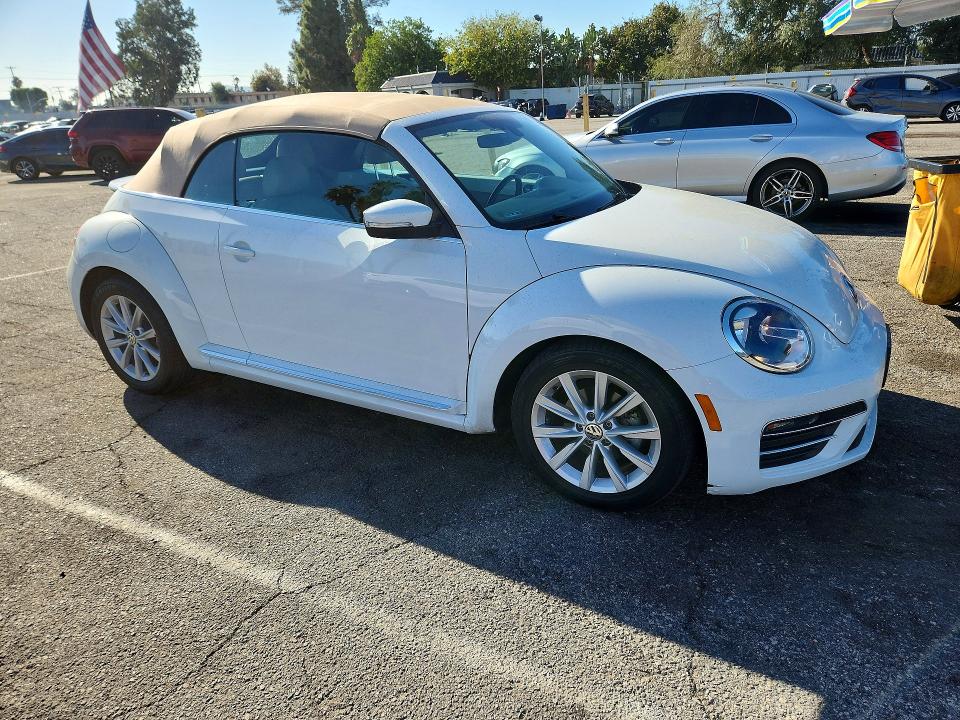 Photo 4 from auction – 2017 VOLKSWAGEN BEETLE with VIN 3VW517ATXHM811086