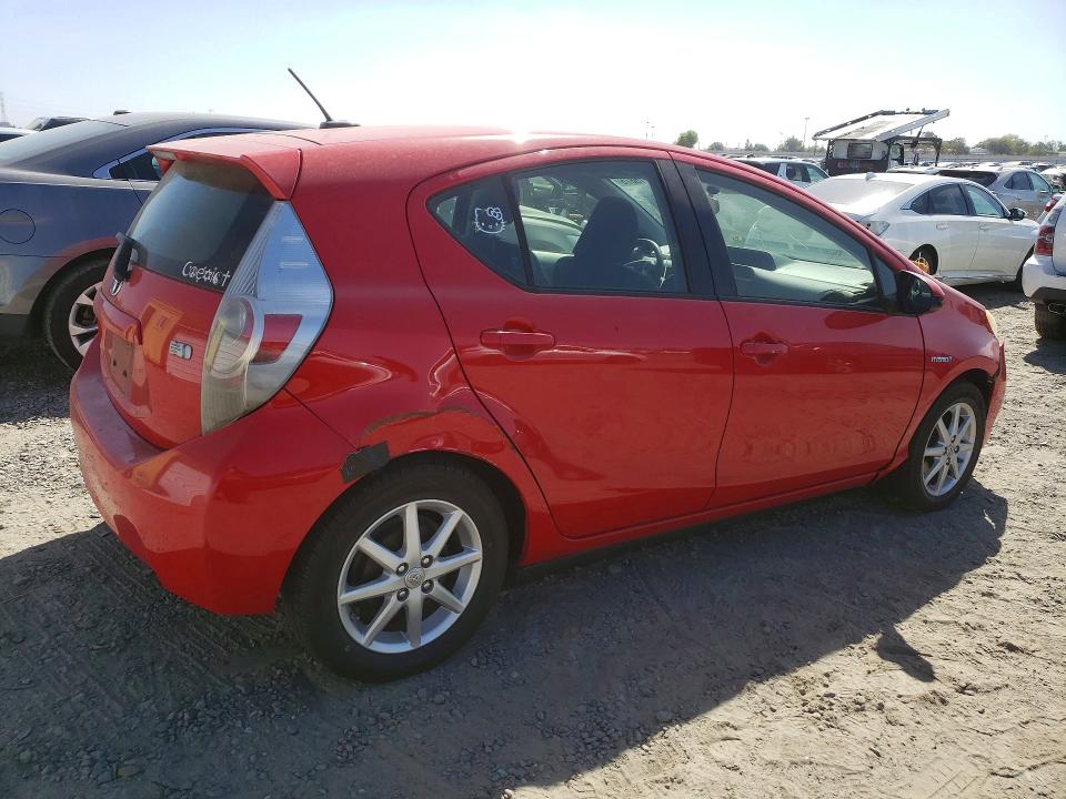 Снимка 3 от търг – 2012 TOYOTA PRIUS C с VIN JTDKDTB35C1024122