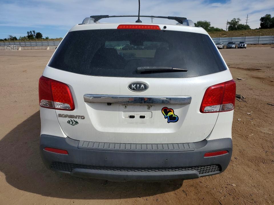 Photo 6 from auction – 2013 KIA SORENTO with VIN 5XYKTDA23DG353730