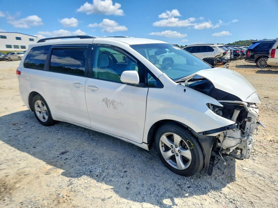 Photo 4 from auction – 2014 TOYOTA SIENNA with VIN 5TDKK3DC4ES408062
