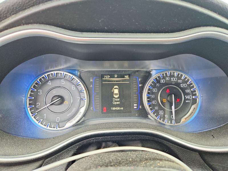 صورة رقم 9 من المزاد - 2015 CHRYSLER 200 مع VIN 1C3CCCAB1FN526708