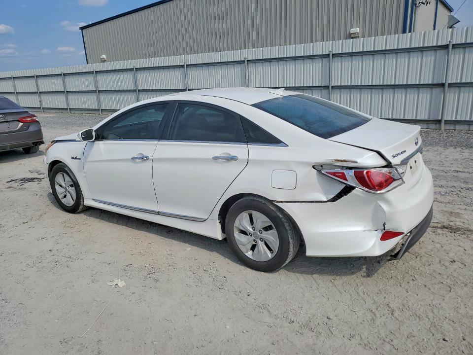Photo 2 from auction – 2014 HYUNDAI SONATA with VIN KMHEC4A43EA114402