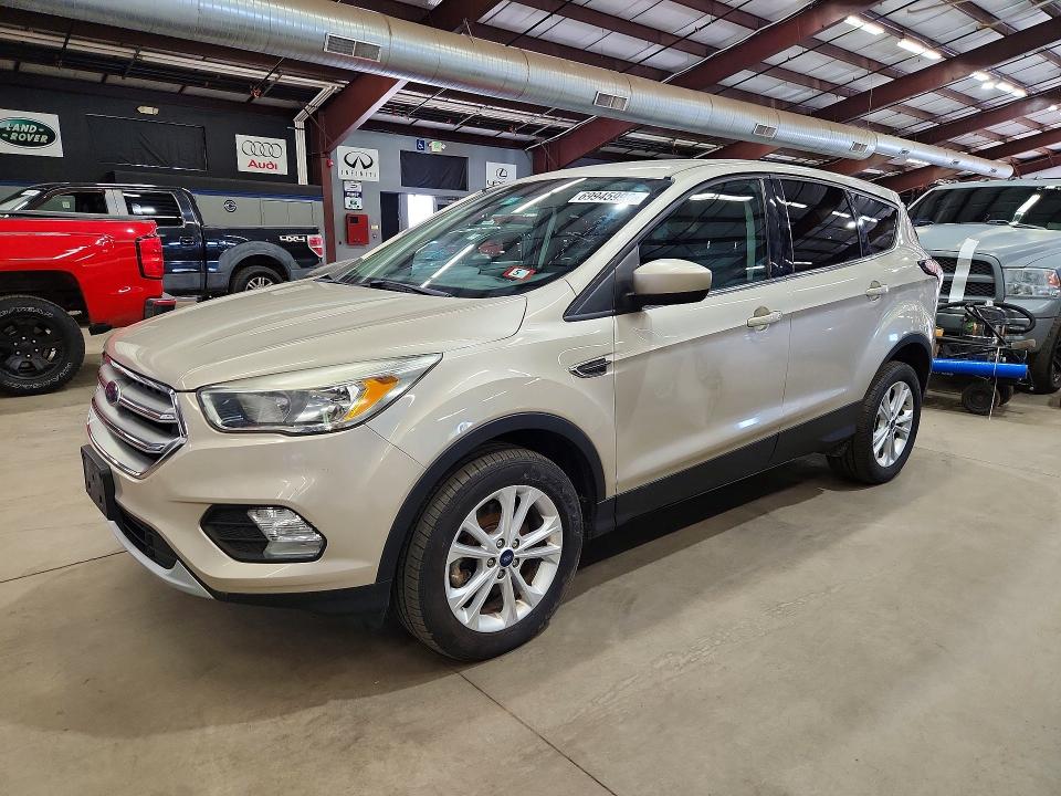 Снимка 1 от търг – 2017 FORD ESCAPE с VIN 1FMCU9GD2HUD23738