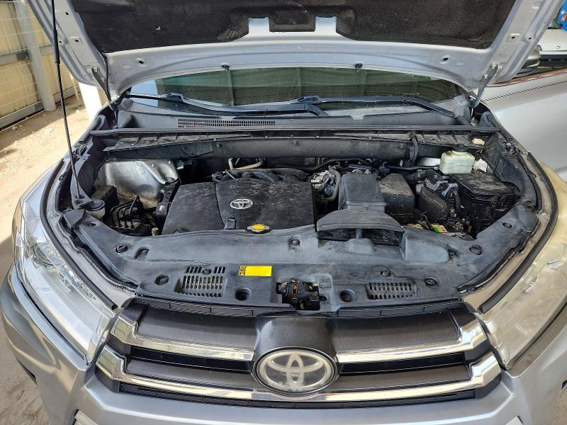 Photo 12 from auction – 2017 TOYOTA HIGHLANDER with VIN 5TDKZRFH8HS516910