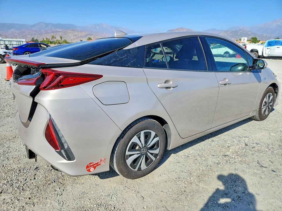 Photo 3 from auction – 2017 TOYOTA PRIUS PRIME with VIN JTDKARFP8H3056308