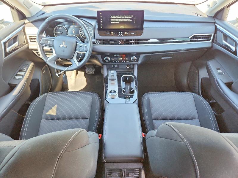 Снимка 8 от търг – 2025 MITSUBISHI OUTLANDER с VIN JA4J3UA81SZ054262