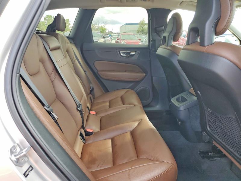Photo 11 from auction – 2019 VOLVO XC60 with VIN LYV102RK5KB176567