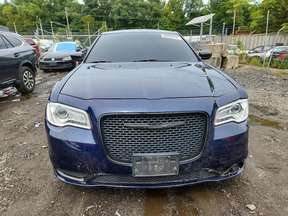 Photo 5 from auction – 2015 CHRYSLER 300 with VIN 2C3CCAAG6FH803247