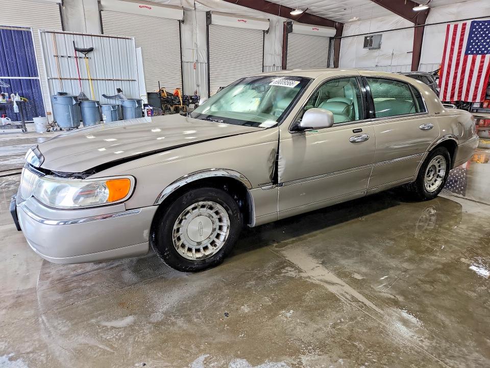 2001 LINCOLN TOWN CAR - Търг №69009566