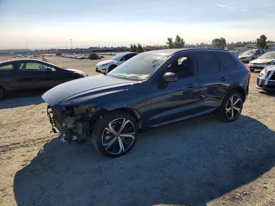 VOLVO XC60 2022 with VIN YV4BR0DM3N1992242 - Photo from auction