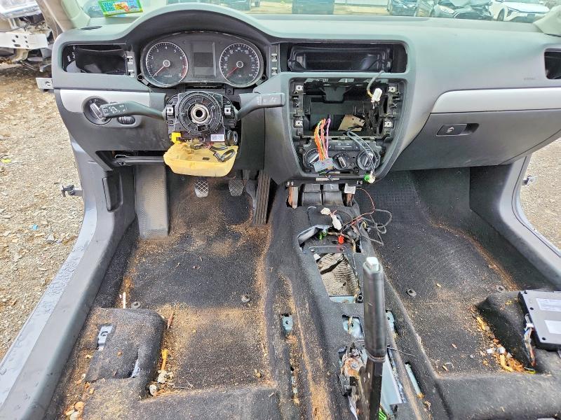 Photo 8 from auction – 2013 VOLKSWAGEN JETTA with VIN 3VWBP7AJ6DM400892