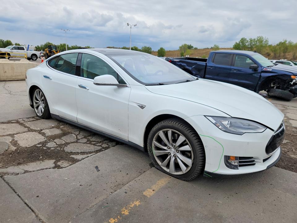 Фото 4 с аукциона – 2015 TESLA MODEL S с VIN 5YJSA1S23FF091544