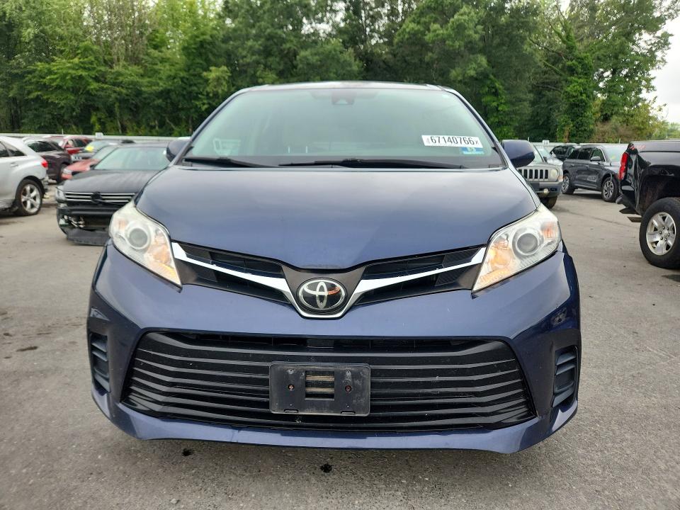 Photo 5 from auction – 2018 TOYOTA SIENNA with VIN 5TDKZ3DC6JS941178