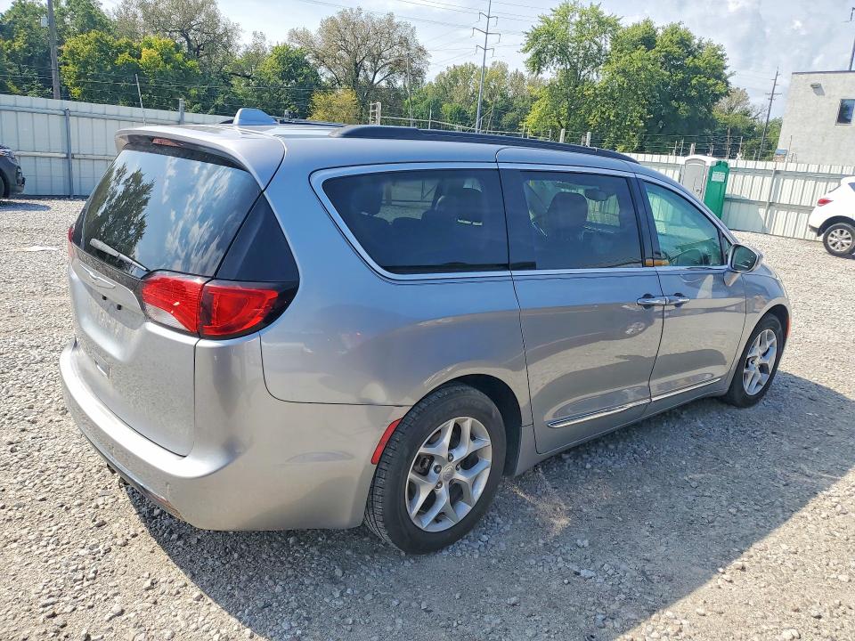 Photo 3 from auction – 2017 CHRYSLER PACIFICA with VIN 2C4RC1BG2HR816479