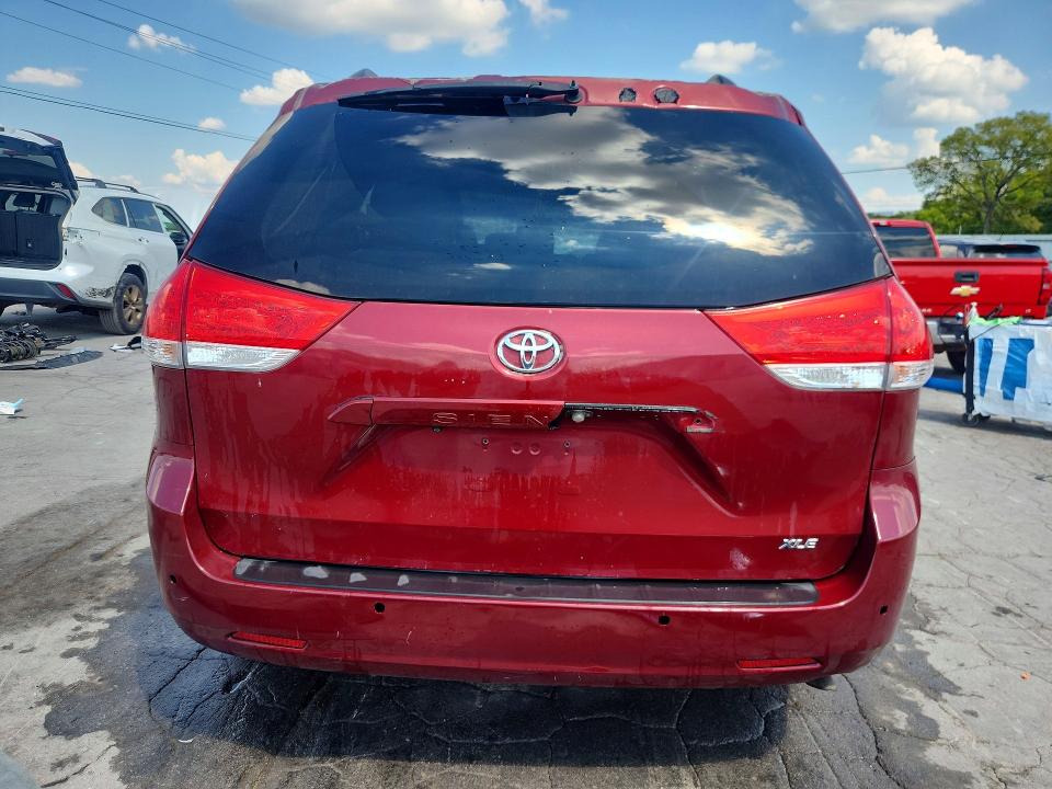 Photo 6 from auction – 2011 TOYOTA SIENNA with VIN 5TDYK3DCXBS083844