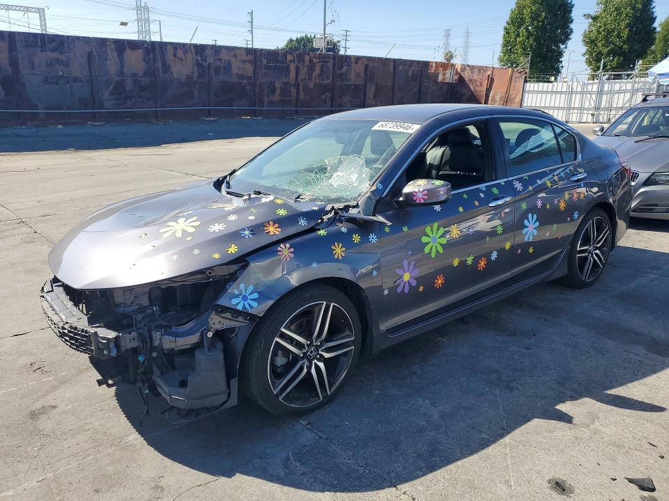 HONDA ACCORD 2017 مع رقم تعريف المركبة 1HGCR2F55HA214085 - صورة من المزاد