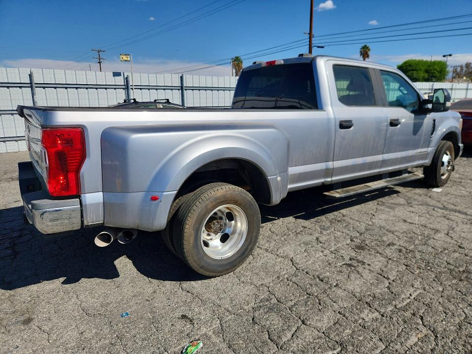 Photo 3 from auction – 2022 FORD F350 with VIN 1FT8W3CT4NEE76917