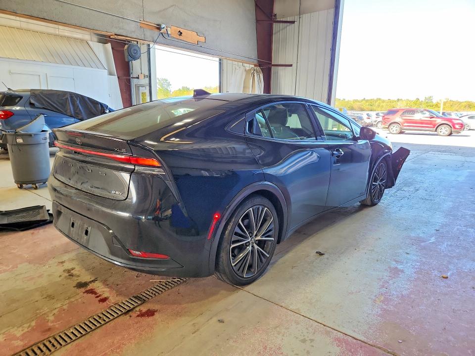 Photo 3 from auction – 2023 TOYOTA PRIUS with VIN JTDADABU2P3006311