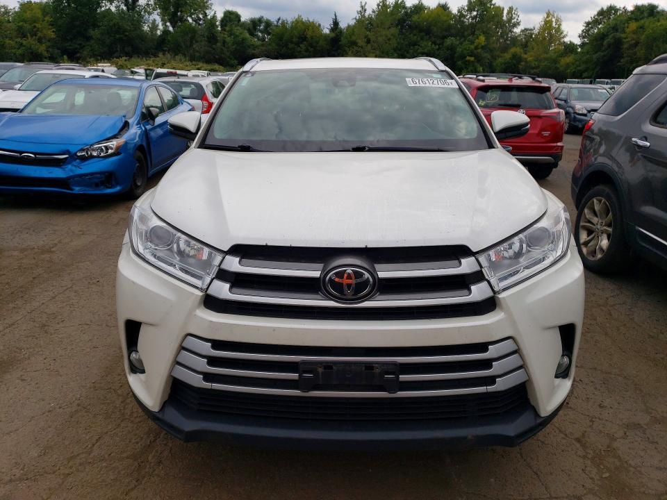 Photo 5 from auction – 2017 TOYOTA HIGHLANDER with VIN 5TDJZRFHXHS452588
