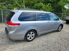 Foto 3 de la subasta – 2011 TOYOTA SIENNA con VIN 5TDKK3DCXBS040711