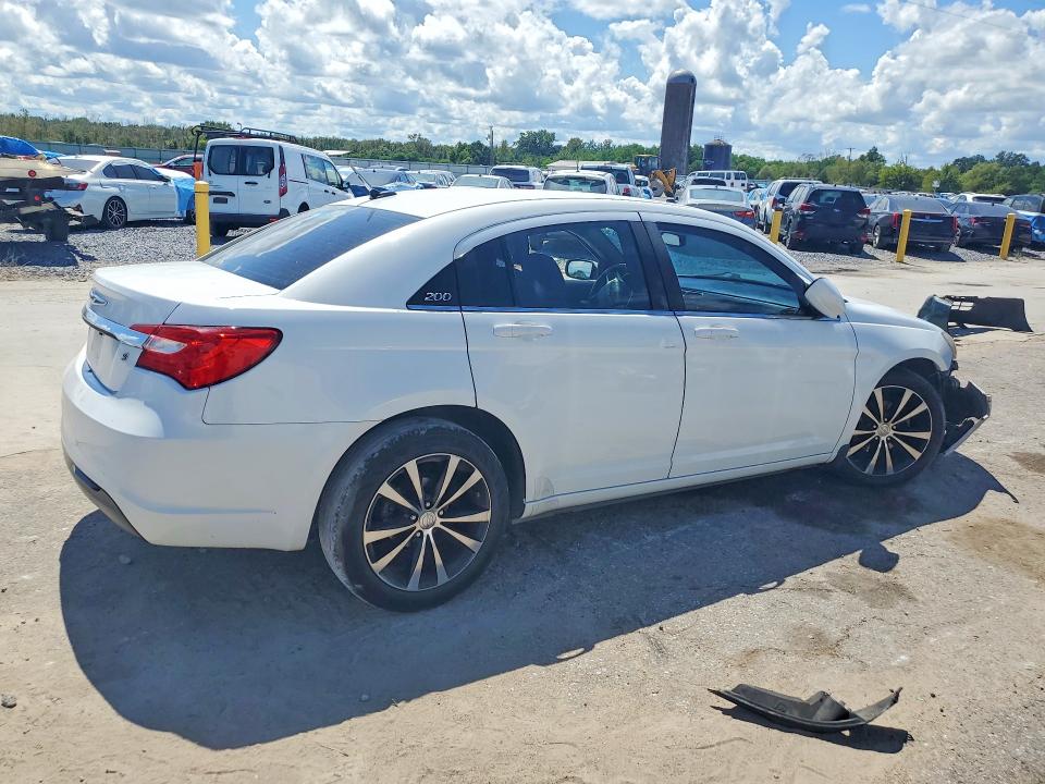 Photo 3 from auction – 2013 CHRYSLER 200 with VIN 1C3CCBBB2DN545905